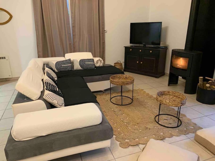 Gite 3 Etoiles Les Gourlines Avec Balneo, Veranda, Piscine Et Garage Avermes المظهر الخارجي الصورة