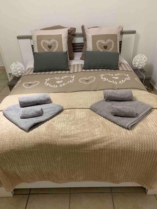 Gite 3 Etoiles Les Gourlines Avec Balneo, Veranda, Piscine Et Garage Avermes المظهر الخارجي الصورة